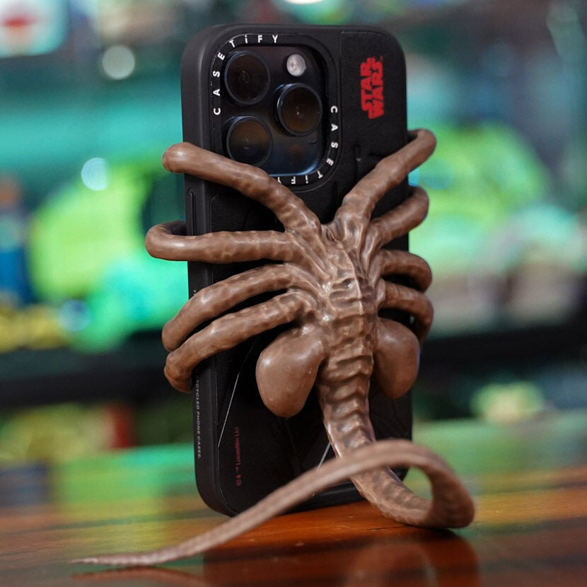 🔥Limited edition movie premiums: Facehugger Phone Holder