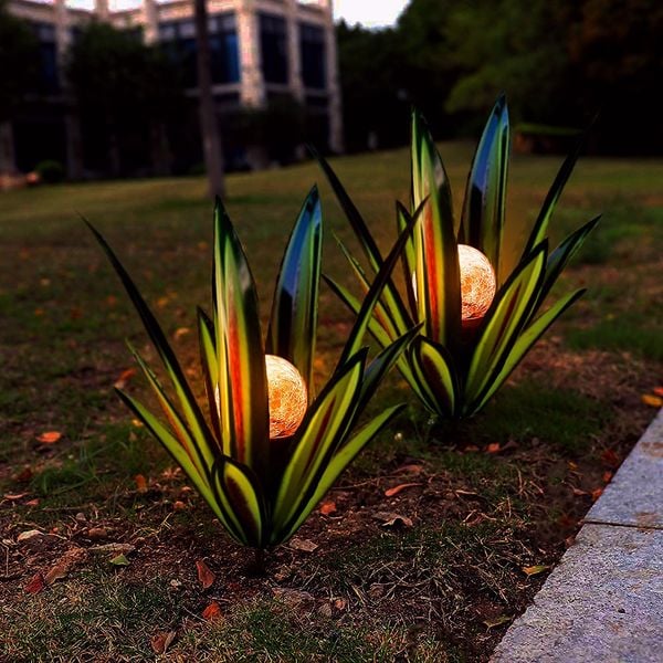 🌵Anti-rust Metal Led Tequila  Agave Plant-Perfect for garden