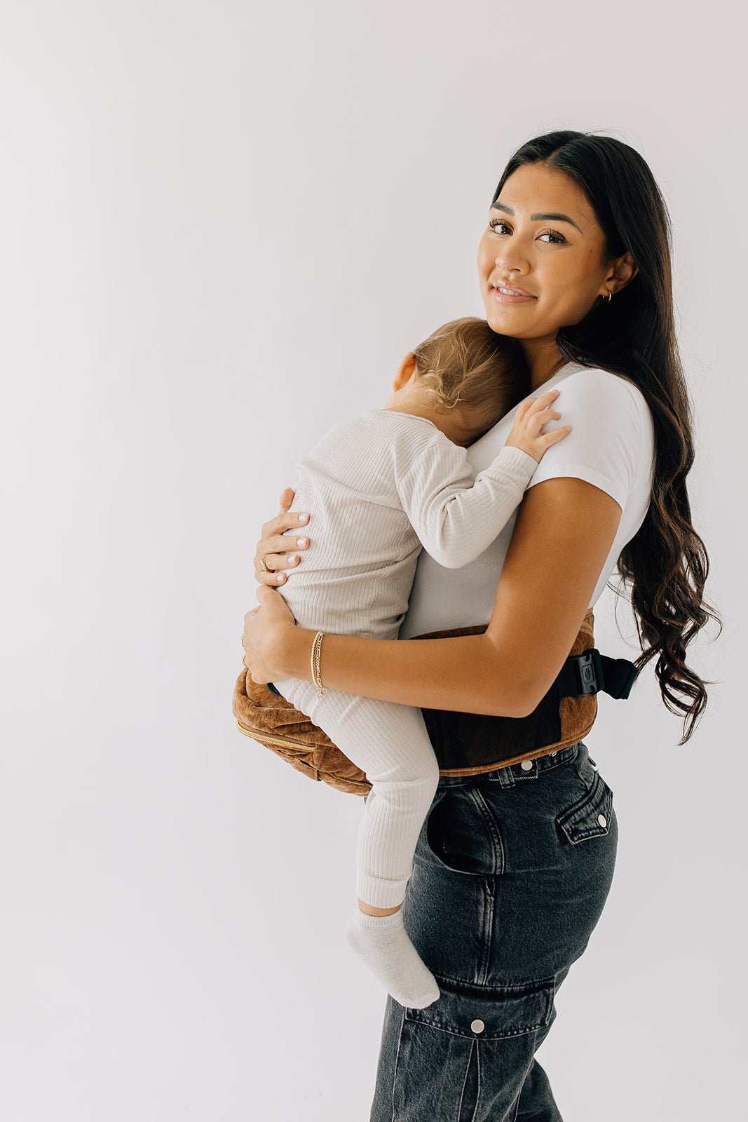 Hands free baby hip carrier