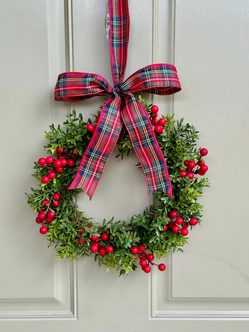 🔥Christmas Specials – Save 30%/🌲Christmas Boxwood Berry Candle Wreath