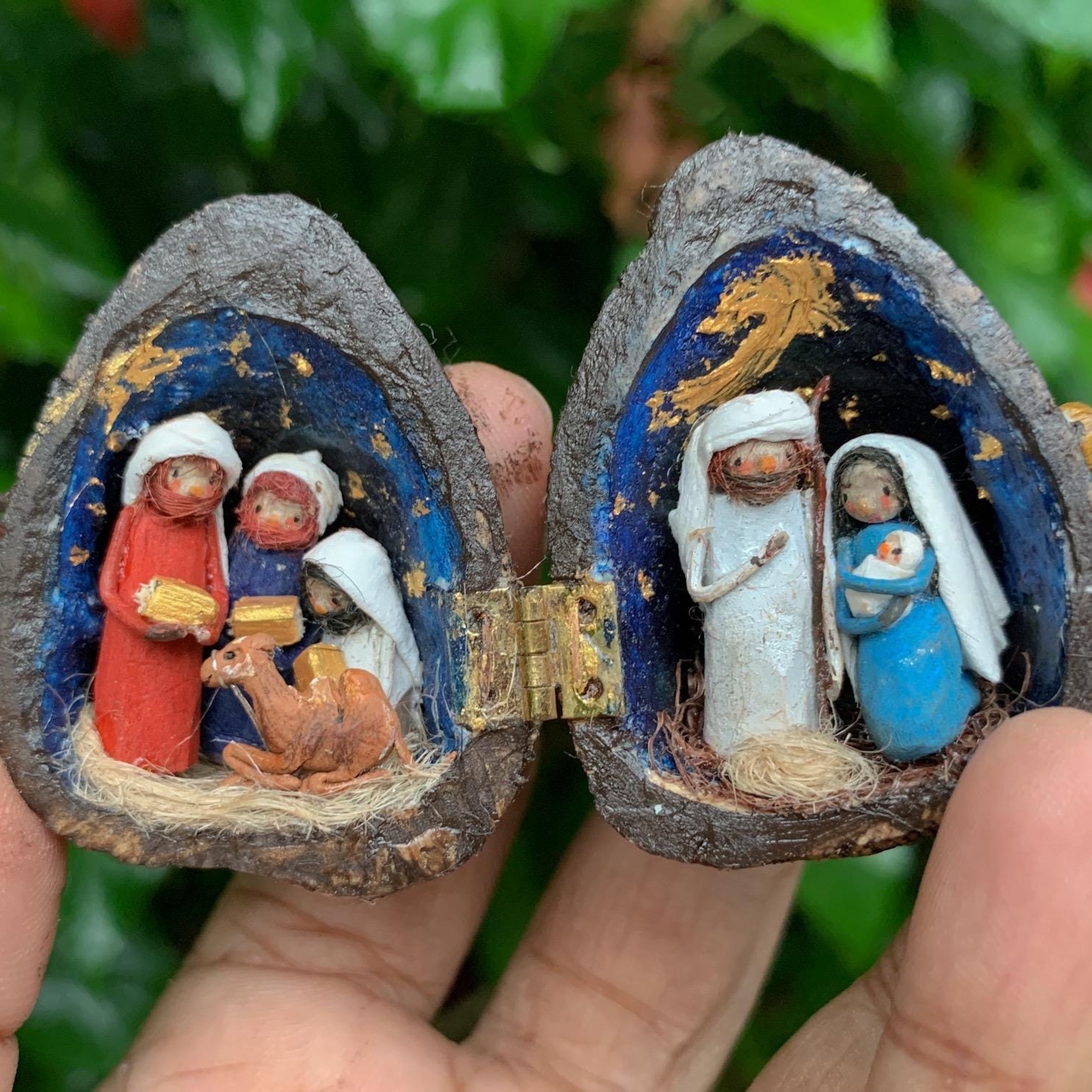 Miniature Handmade Nativity Scene in A Nutshell - Best Christmas Gifts