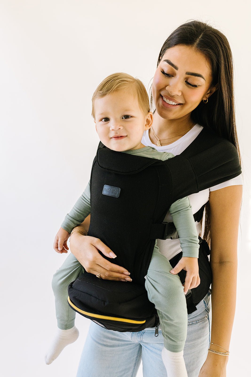 Hands free baby hip carrier