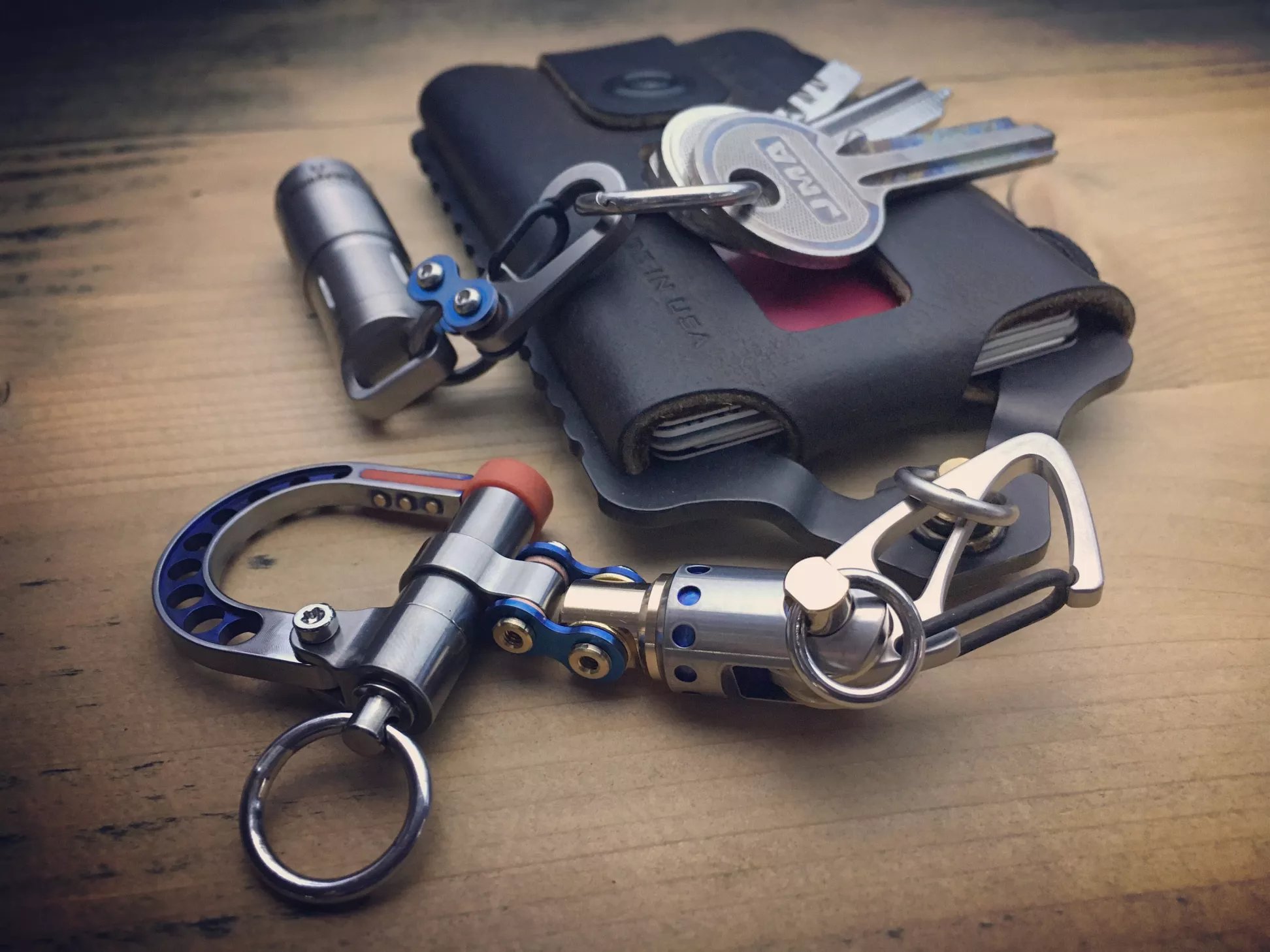 EDC KEYCHAIN BI-CARABINER