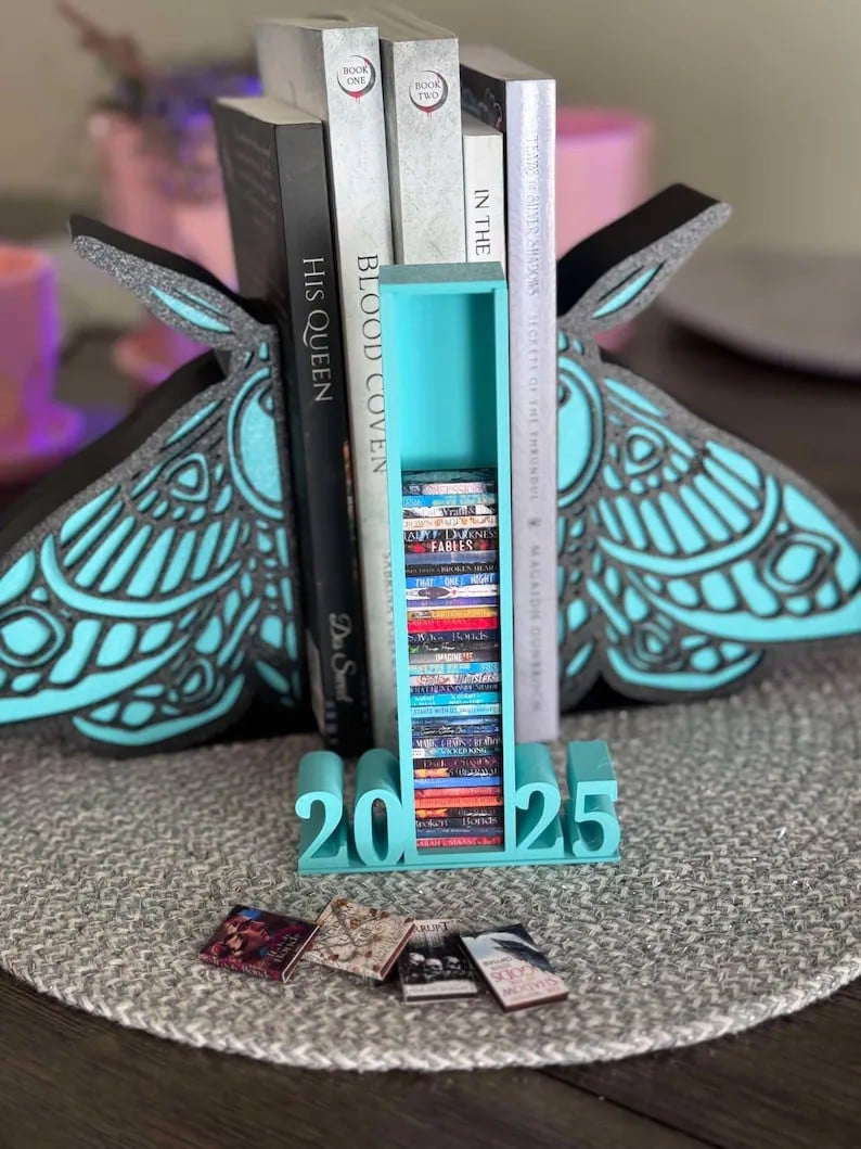 📕2025 Reading Challenge Bookshelf with 50 Mini Books