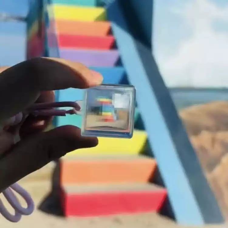 ⭐🌈Crystal Pixel Filter Stone Keychain: A Pocket - sized Photo Enhancer