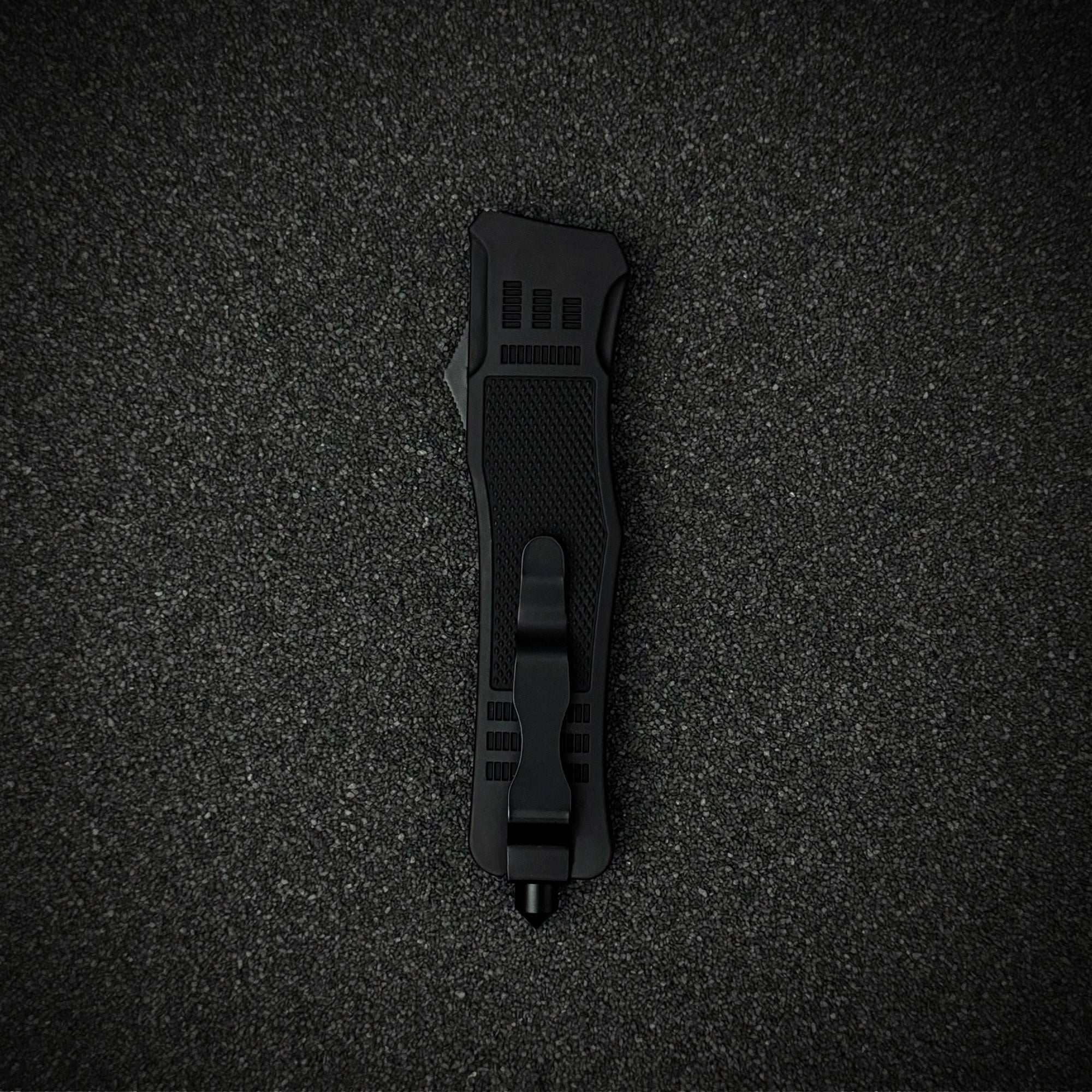 Blackout Strike knife