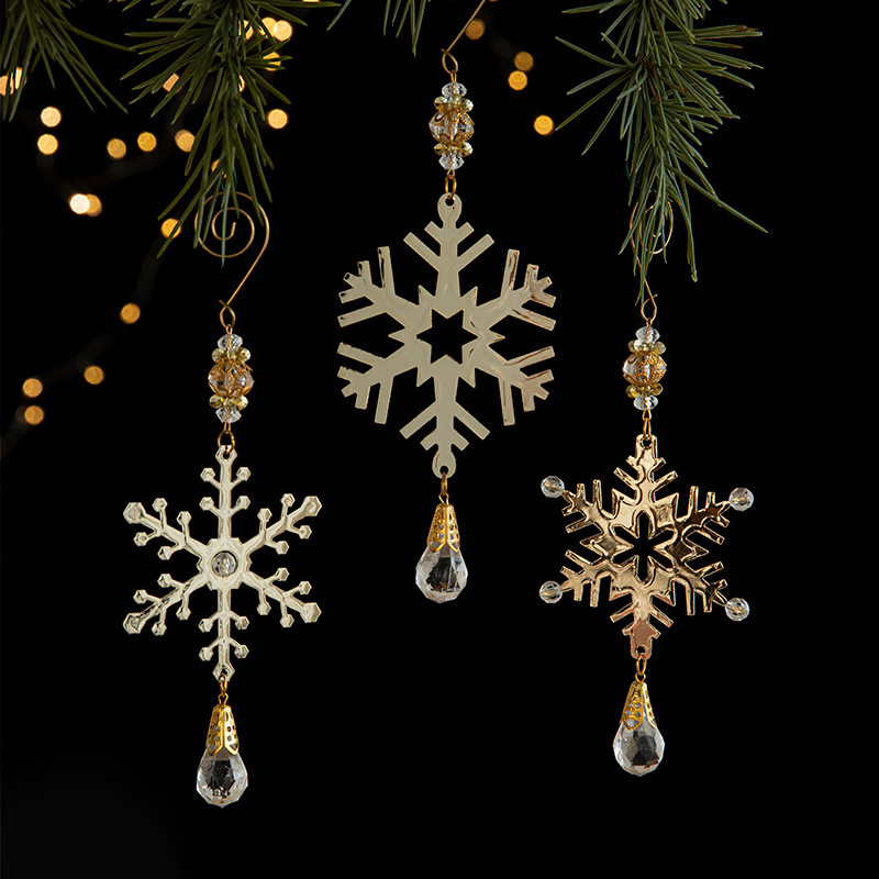 Christmas tree charm snowflakes☃️