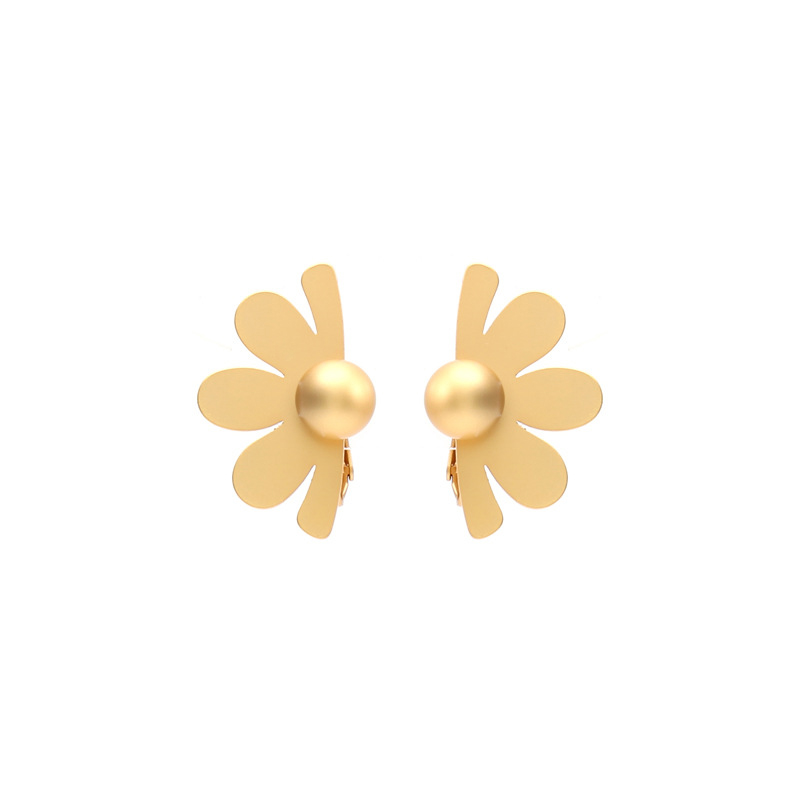 Retro simple wild matte gold texture daisy design ear clip earrings