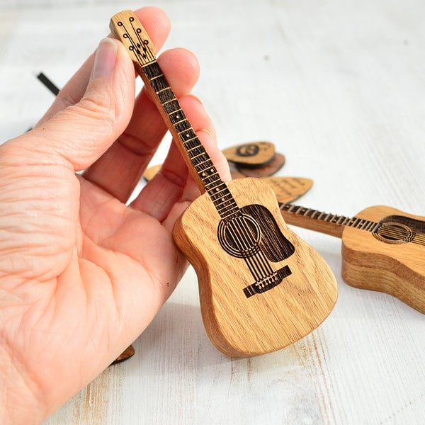 ⏰Christmas Hot Sale🎁Mini Cute Edition Wooden Guitar Plectrum Case🎸