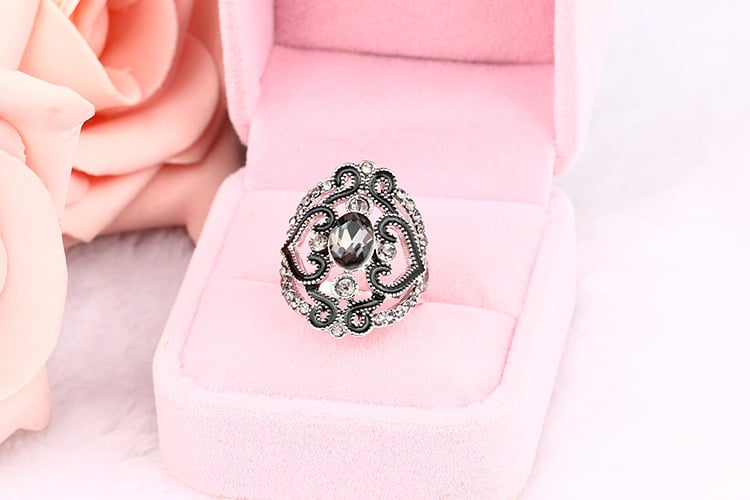 🔥Last Day 75% OFF🎁 Turkish Style Carving Hollow Gemstone Vintage Ring