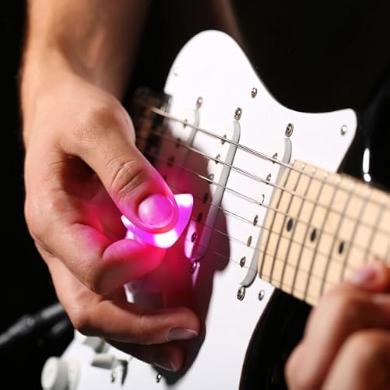 🔥Last Day Promotion 70% OFF🔥Auto LED Glowing Guitar Picks⚡BUY 2 GET 1 FREE