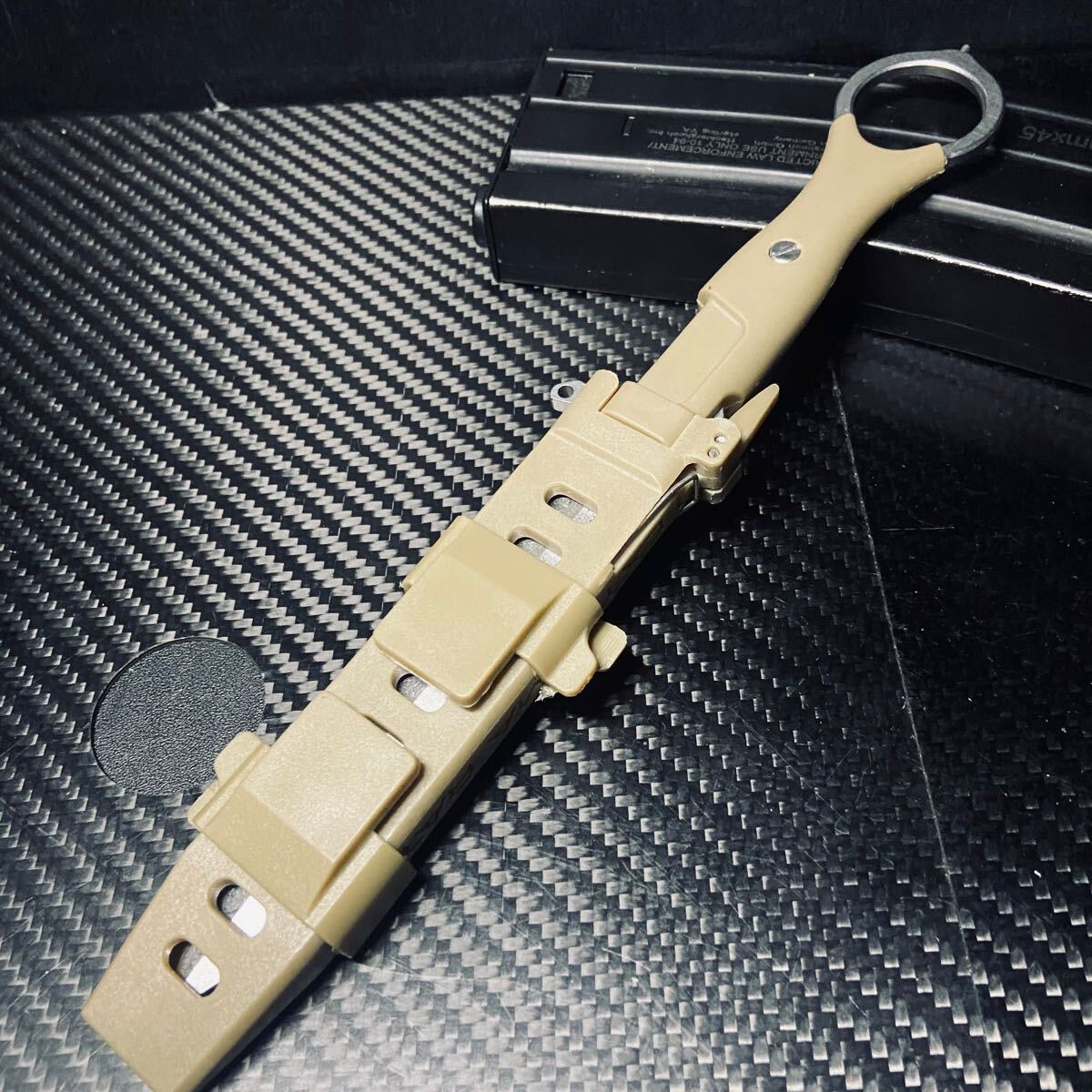 The Misericordia portable outdoor straight tactical survival self-defense