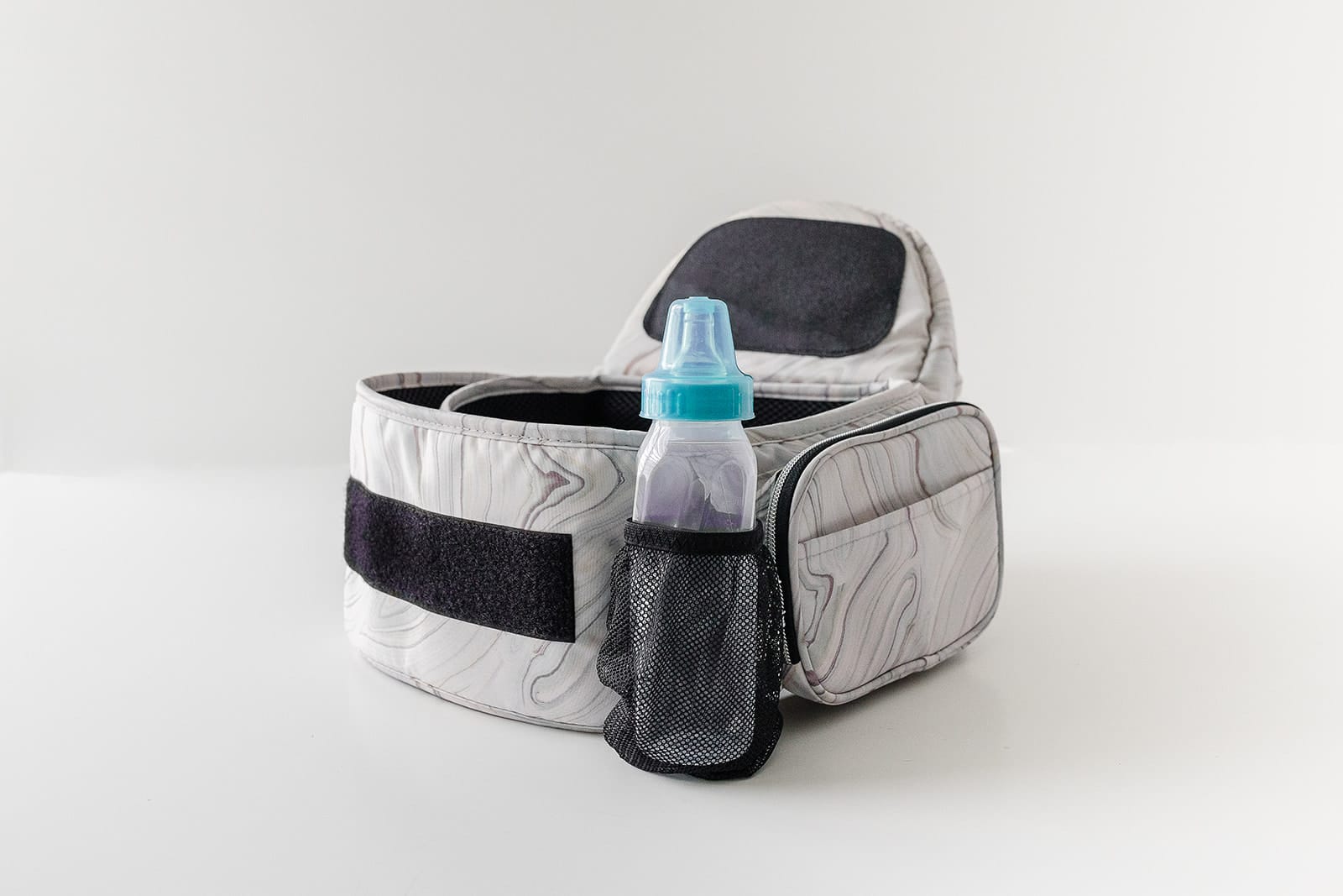 Hands free baby hip carrier