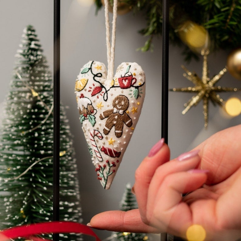 🔥Last Day Promotion 70% OFF🔥DIY Heart Shaped Hand Embroidered Christmas Ornament/Ornament Kit