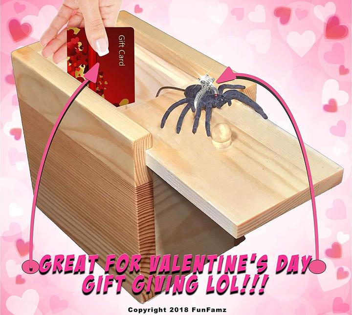 (🎄Christmas Hot Sale - 49% OFF)  Super Funny Crazy Prank Gift Box Spider, Buy 3 Get 4 Free & Free Shipping🔥