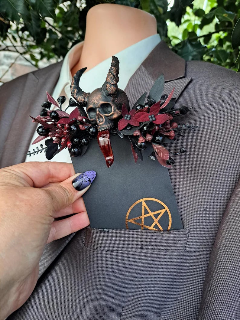 🎁TikTok Last Day Sale - 70% OFF💀 Floral krampus horror skull pocket square boutonnière