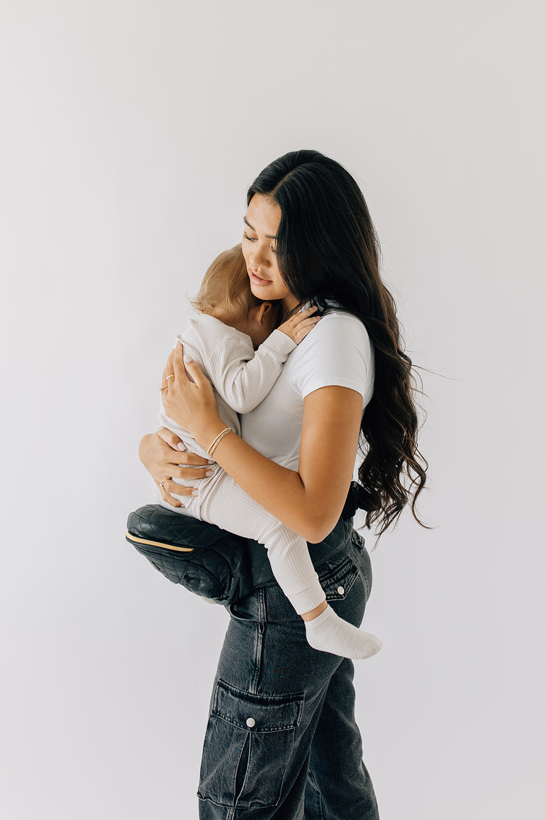 Hands free baby hip carrier