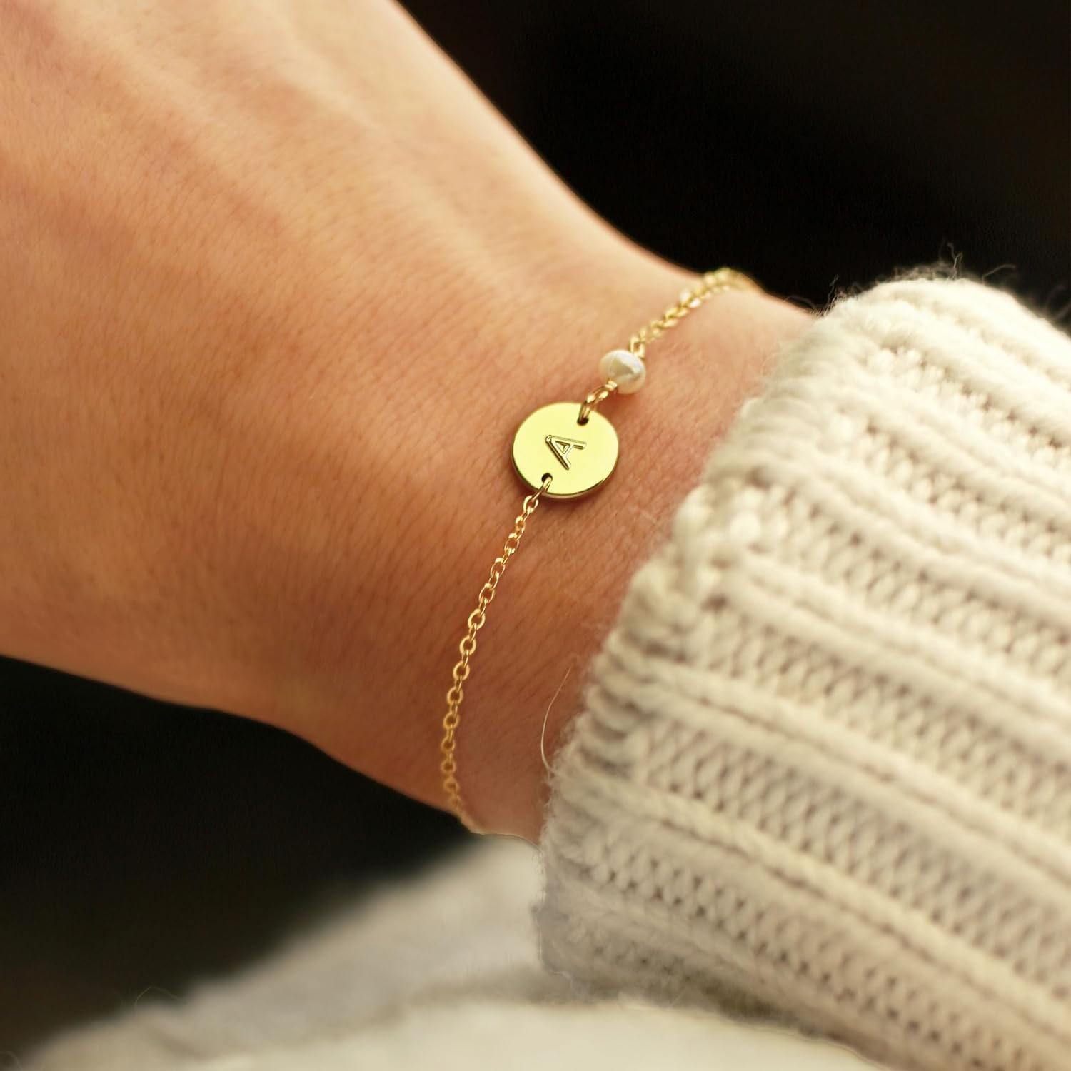 Turandoss Gold Initial Bracelets for Women - Personalized Gold Bracelets for Women Teen Girls Pearl Initial Bracelets for Girls Women Disc Monogram Bracelets Gold Jewelry for Women Teen Girl Gifts