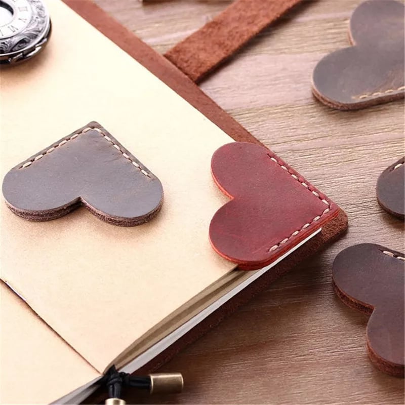 🔥Last day 49% OFF - Vintage Leather Heart Bookmark Page Corner