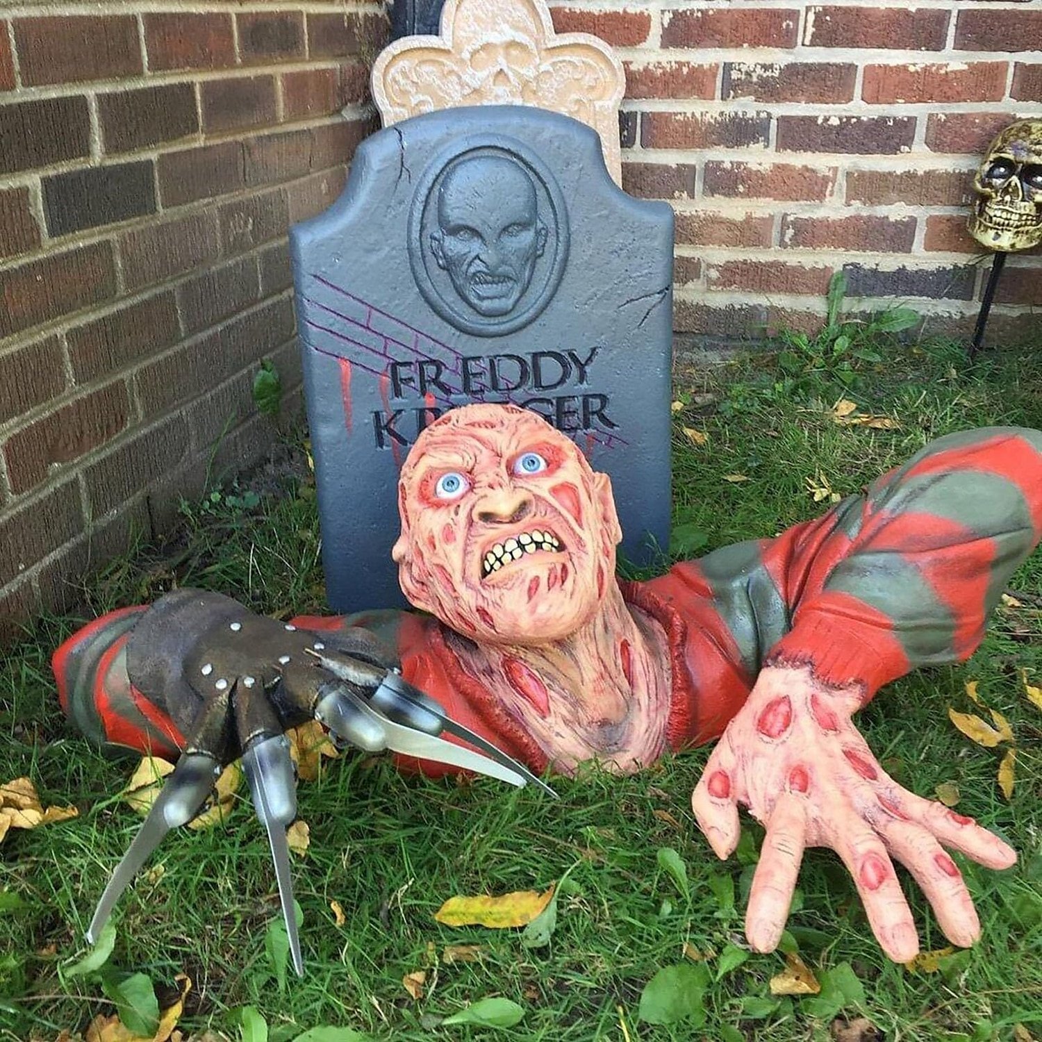 Nightmare Wall Walker: Freddy Krueger Licensed Haunt Experience(Same as in the video)