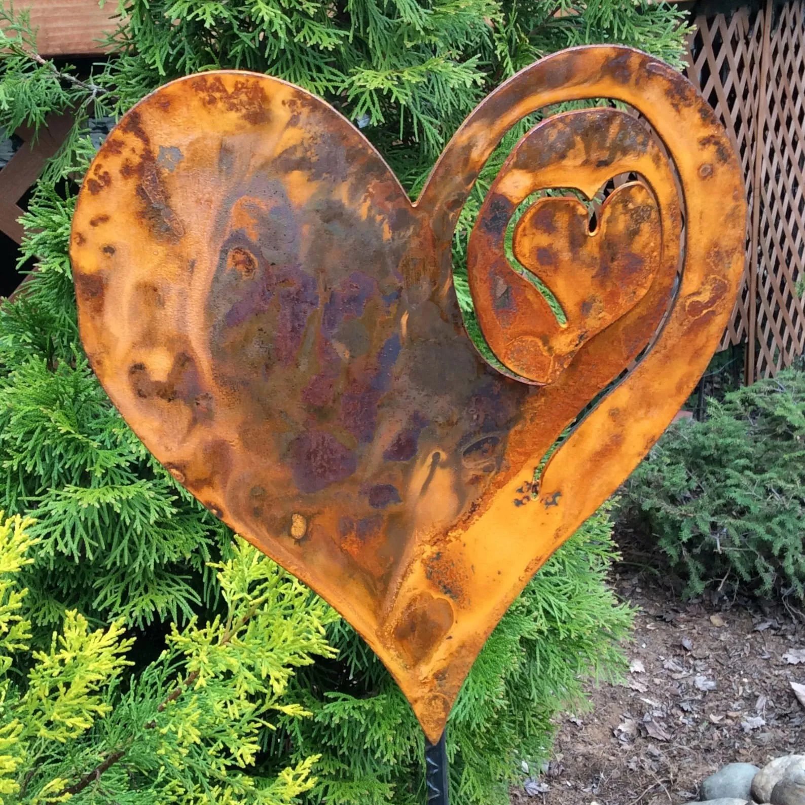 (🎁2024 New Year Hot Sale🎁)A Rusted Heart Stake in the Garden