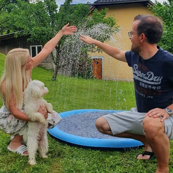 🐶Cool Canine: The Dog Sprinkler Mat for Hot Days