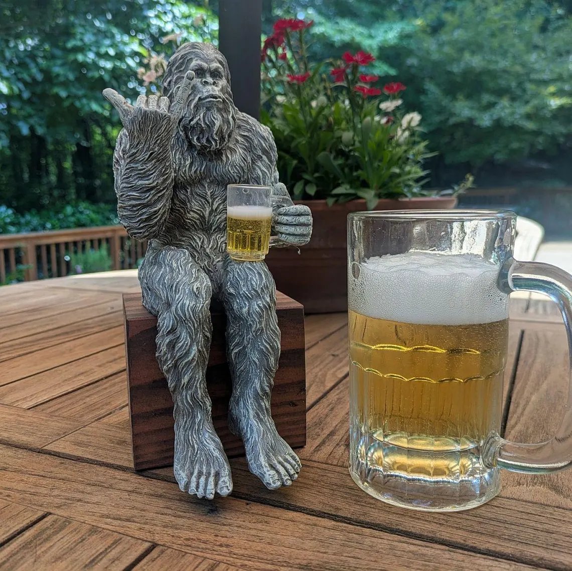 🔥Last Day 49% OFF-🦍🍺Party Bigfoot Sasquatch Yeti Statue Drinking Beer🤣
