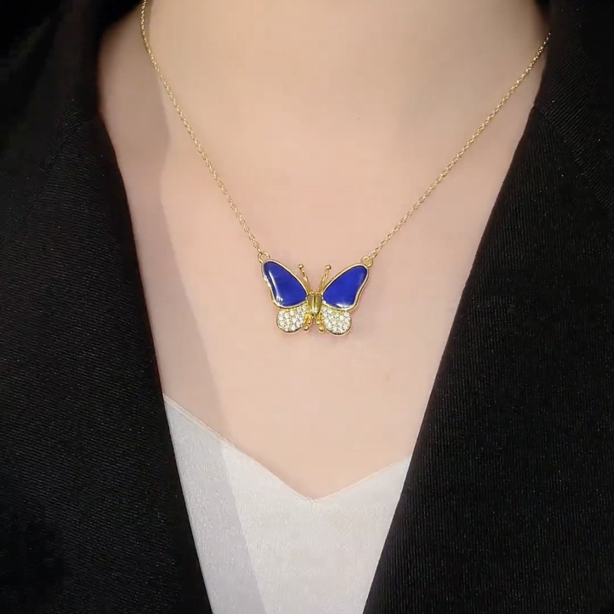 🦋 Color Changing Butterfly Necklace