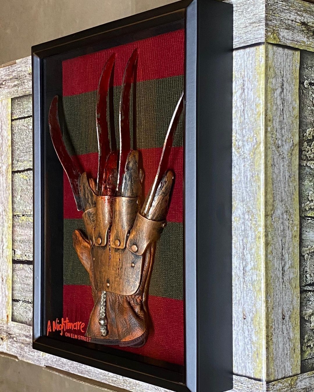 🎃Halloween Early Sale 50% OFF🔥Freddy's Glove Shadow Box Display - Creepy Decor