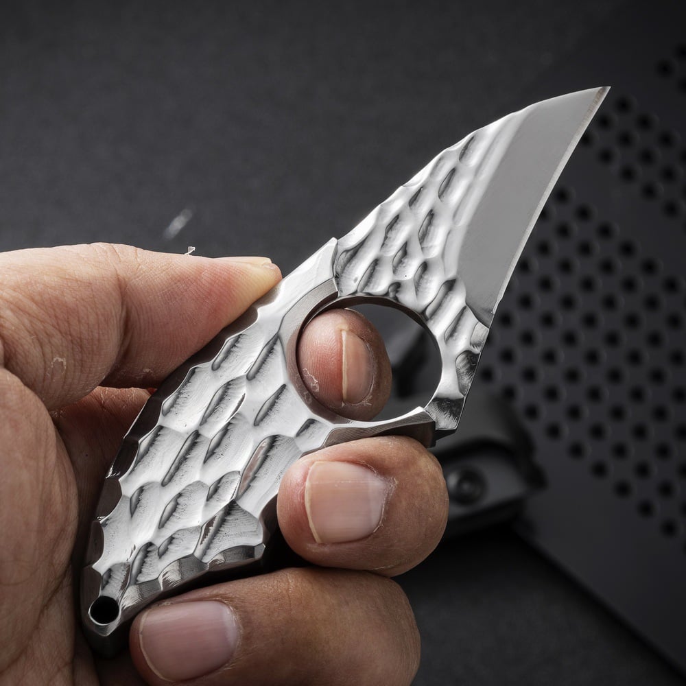 Small tank keel integrated sharp EDC portable knife