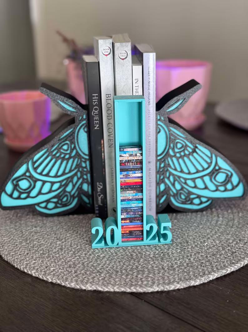 📕2025 Reading Challenge Bookshelf with 50 Mini Books