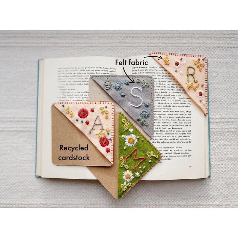 (🌲Early Christmas Sale- 50% OFF) Personalized hand embroidered corner bookmark