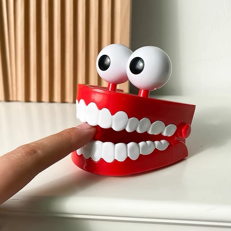(🎄Early Christmas Sale- 49% OFF) Chattering Teeth Wind Up Toy