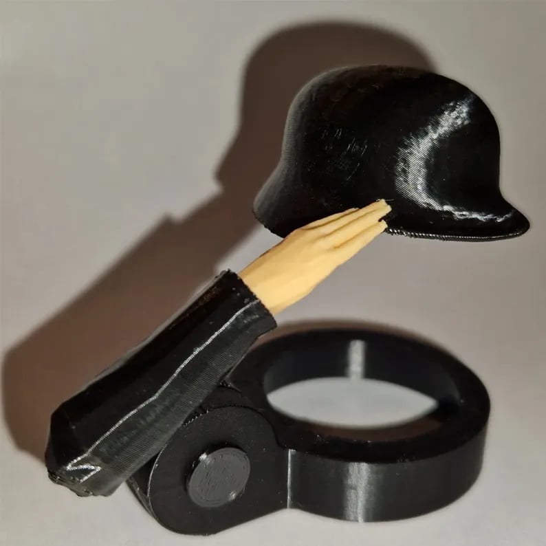 🔥Letzter Tag 50% RABATT 💥🫡Soldat Salut Bierflasche Helm