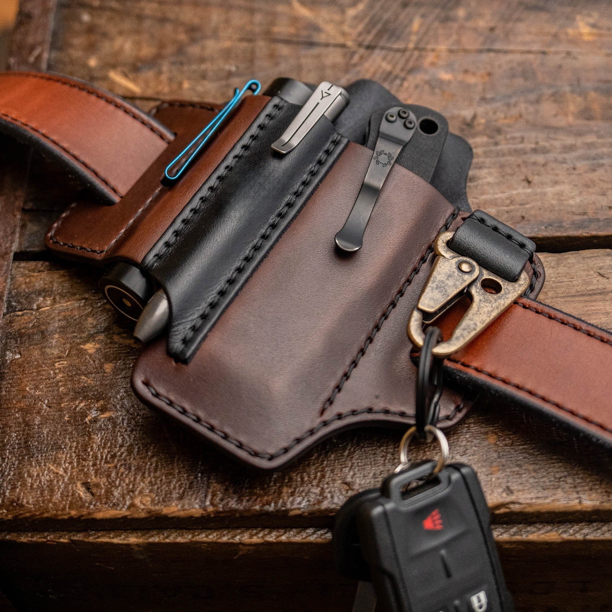 Full-grain Leather EDC Multitool Sheath (𝐉𝐞𝐟𝐟𝐫𝐞𝐲 𝐌𝐨𝐫𝐫𝐢𝐬𝐨𝐧 𝐇𝐚𝐧𝐝𝐦𝐚𝐝𝐞®)