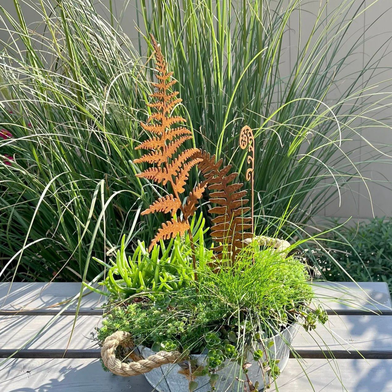 🔥 Celebrate July 4th with 50% OFF!🌿Rusty rural metal ferns are inserted into outdoor garden courtyard decorations and artificial plant handicrafts