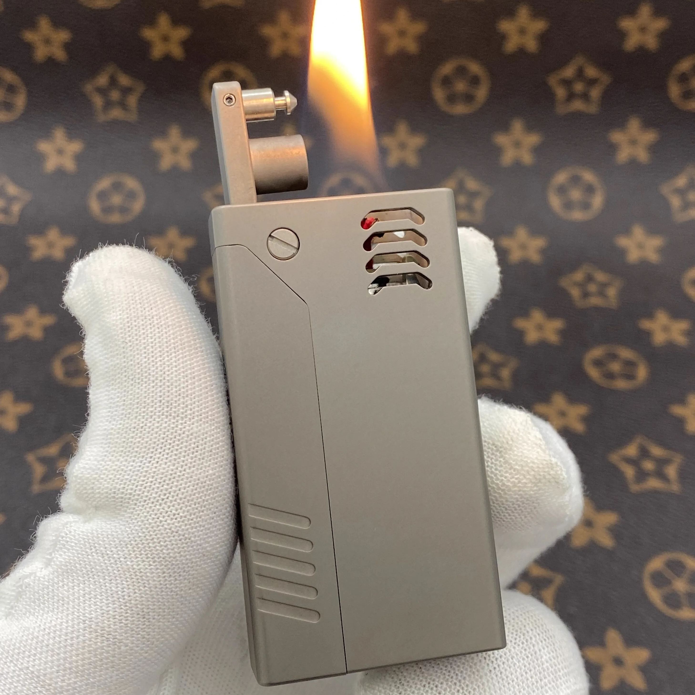 Titanium Kerosene Lighter Wolverine Semi-Automatic Mechanical Gun Bolt Type Replacement Flints