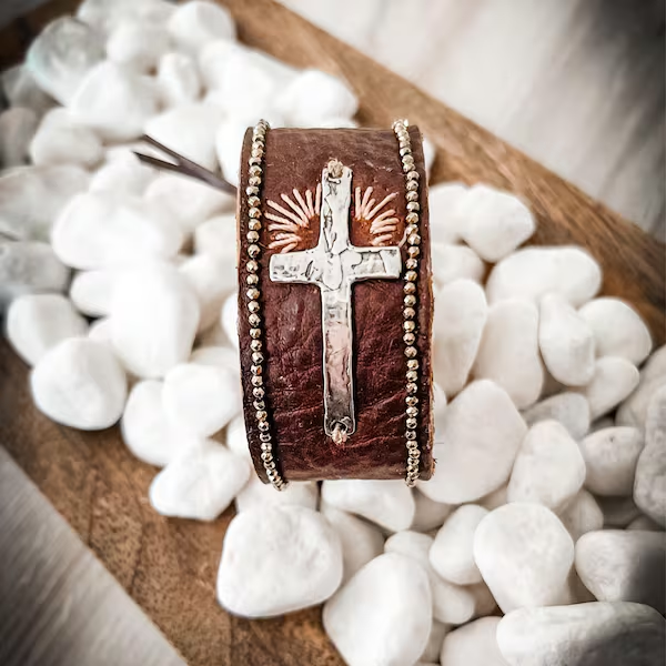 ✝️100% Handmade Unconditional Love Silver Cross Bracelet Link (𝐂𝐡𝐚𝐝 𝐒𝐦𝐢𝐭𝐡 𝐇𝐚𝐧𝐝𝐦𝐚𝐝𝐞®)