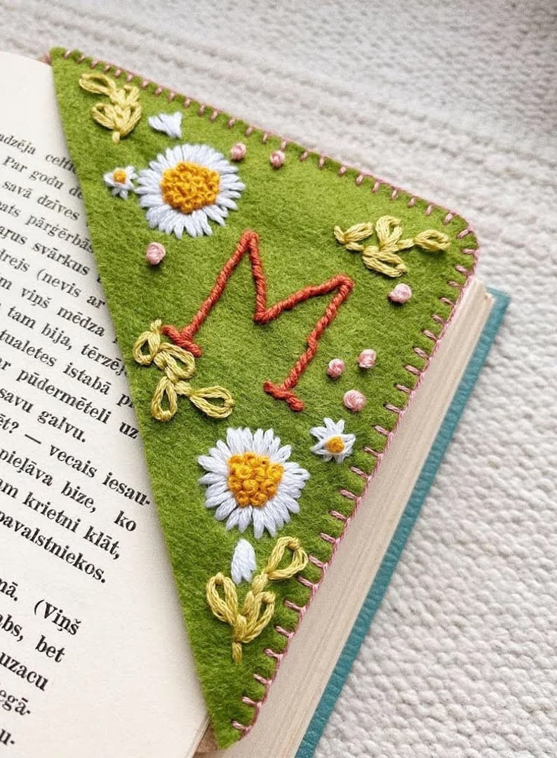 🔥LAST DAY 67% OFF -🎁Personalized Embroidery Felt Bookmarks