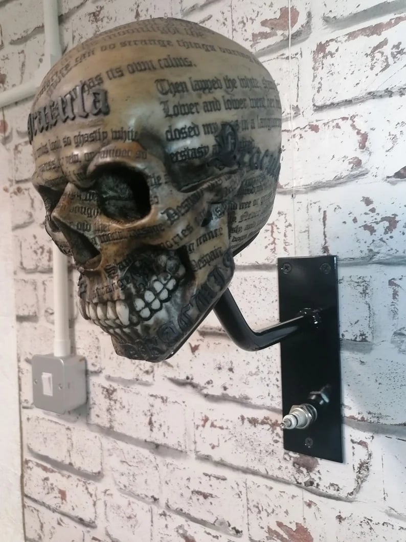 🔥Letzter Tag 50% RABATT -Totenkopfhalter für Motorradhelm und -jacke