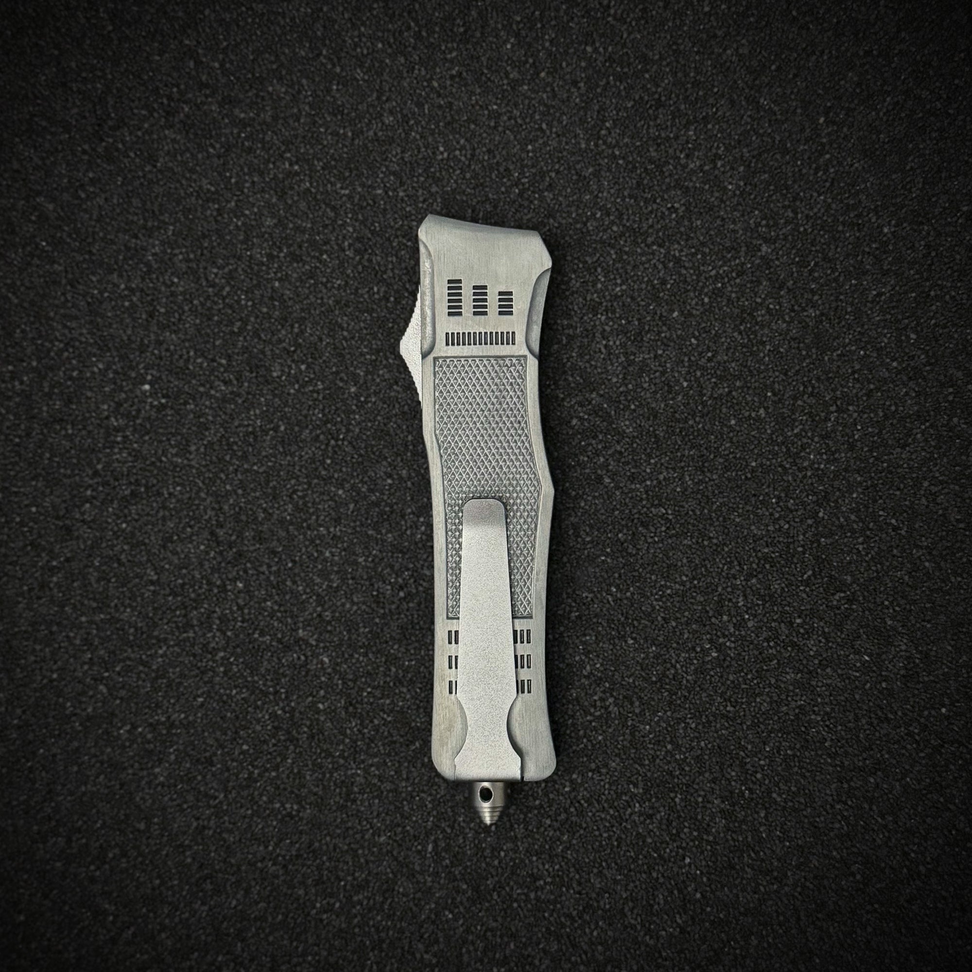 Silverout Strike knife