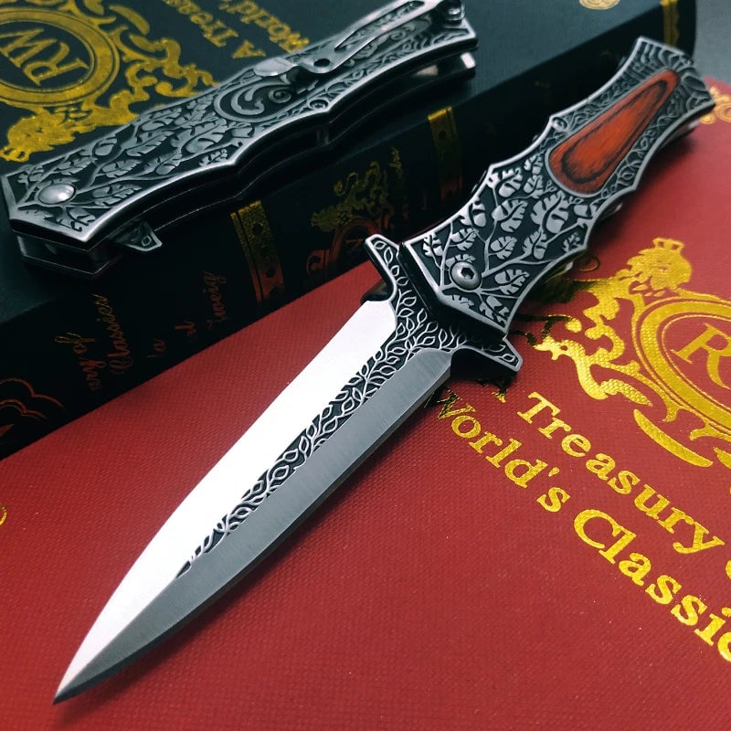 Premium Pocket Knife •