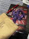 Date mit einem Buch und einem Drachen🎁KAUFEN SIE 2 UND ERHALTEN SIE 1 GRATIS