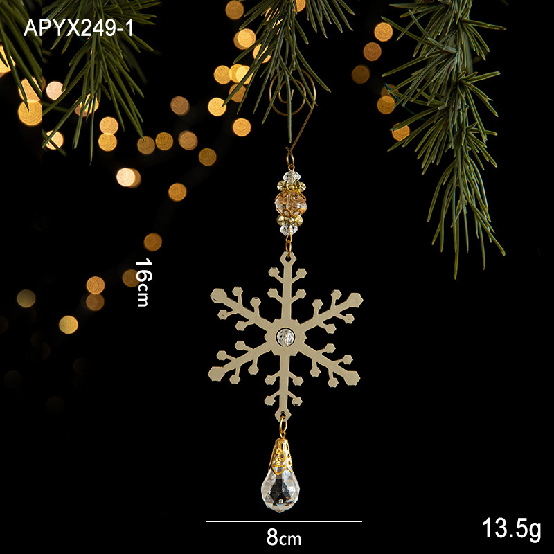 Christmas tree charm snowflakes☃️