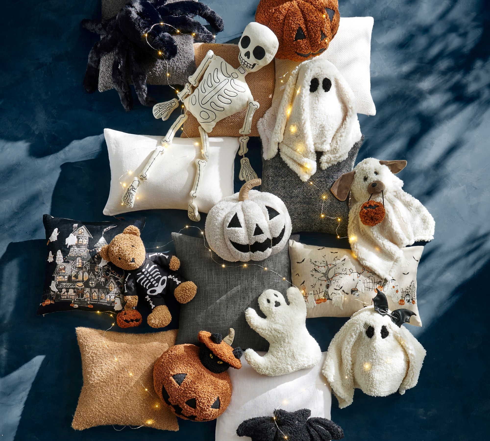 <strong>🎃Early Halloween Sale - 48% OFF</strong> 👻Ghost with Pumpkin🎃 Pillow Halloween