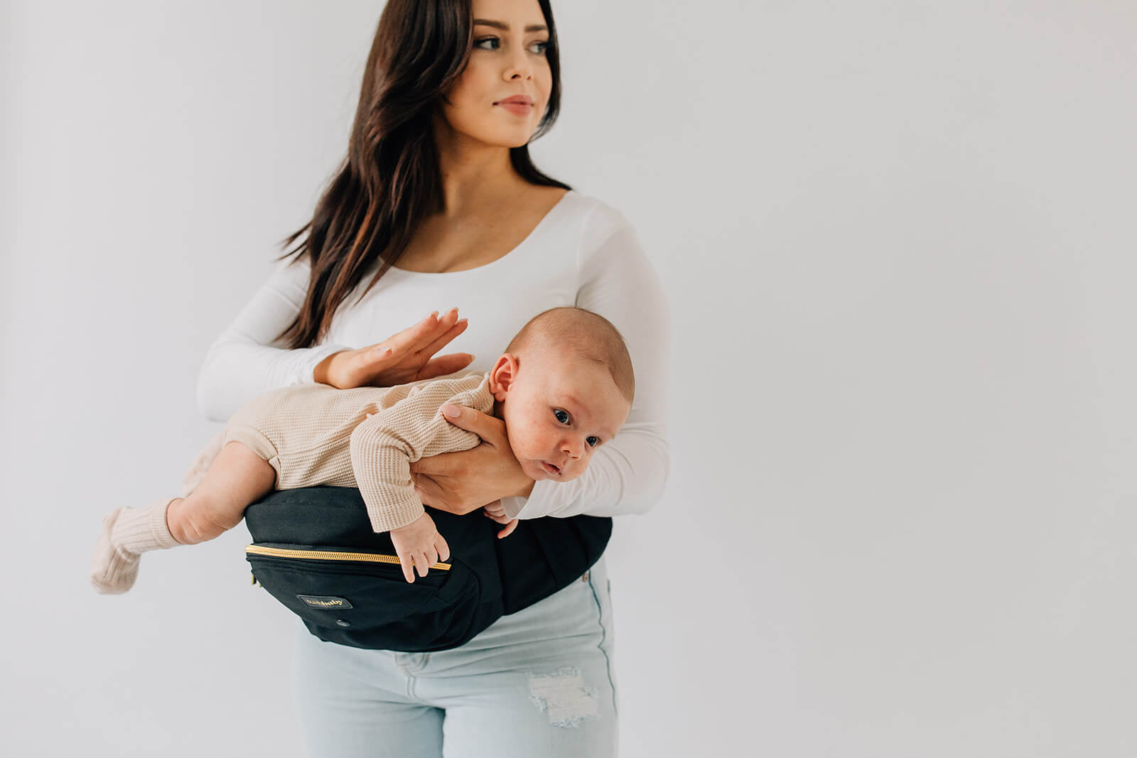 Hands free baby hip carrier