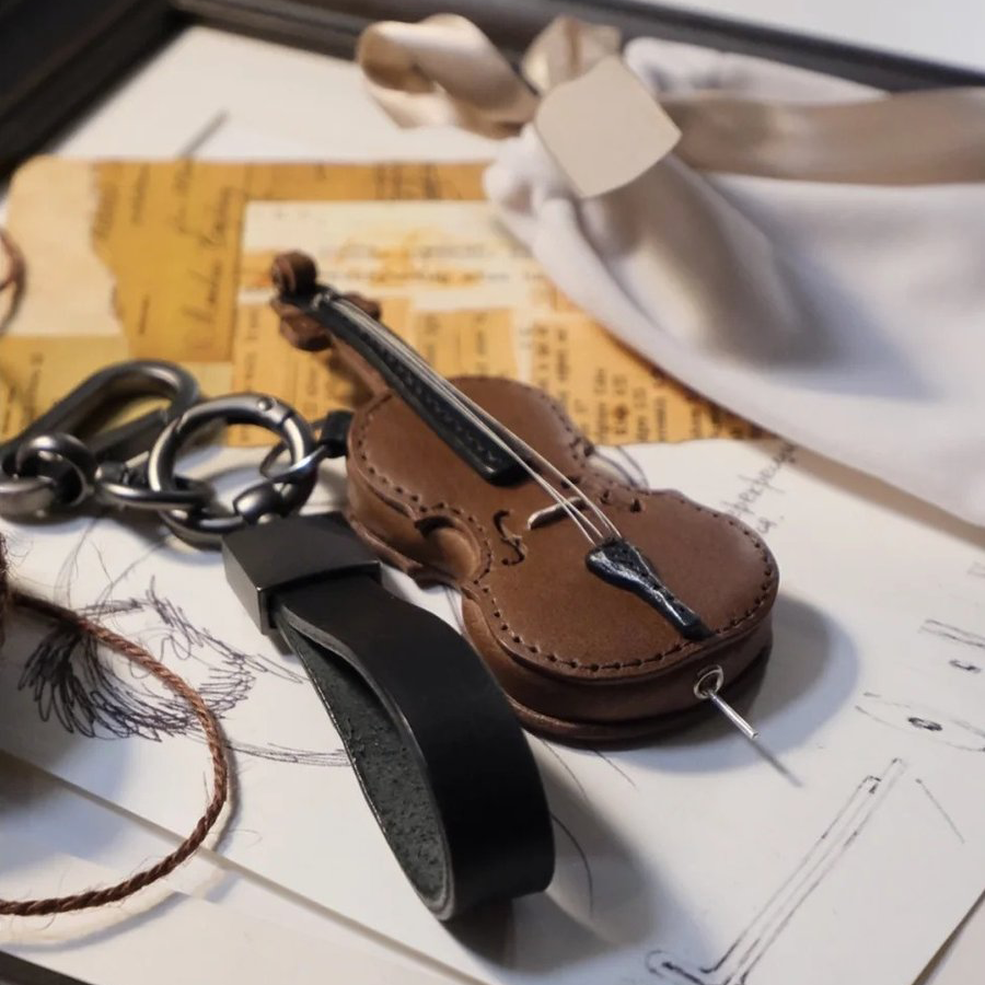 🔥Handmade Limited Edition - Crafted Leather Violin & Cello Keychain🎻