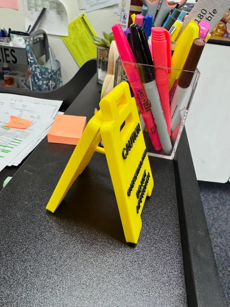 🎁TikTok Last Day Sale - 70% OFF🎉Caution Overstimulated Desk Sign – Promote Calm and Awareness in Any Space! 🚨✨