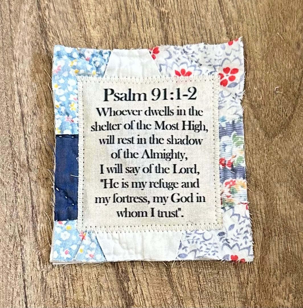 💚Hand-woven Prayer Quilt with Cross Inside - Remembrance Christian Gift (Prayer Quilt🥰)