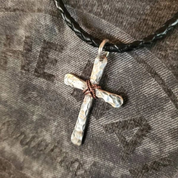 ✝️ 100% Handmade Silver Cross Healing The Soul(𝐂𝐡𝐚𝐝 𝐒𝐦𝐢𝐭𝐡 𝐇𝐚𝐧𝐝𝐦𝐚𝐝𝐞®)